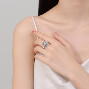 แหวนทองเหลืองหมุนได้ ประดับเพชรซิคอน สำหรับผู้หญิง งานแต่งงาน งานหมั้น รูปทรงใบโคลเวอร์ วงกลม เครื่องประดับบำบัด - Product Image 3