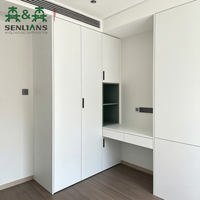 Armoire de chambre à coucher en bois linéaire, élégante et discrète, avec coiffeuse intégrée et portes en MDF, écologique pour usage domestique