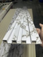 Panneau d'intérieur en pvc lambrin grain de bois panneau mural cannelé intérieur Wpc Designs pour la décoration murale de la maison