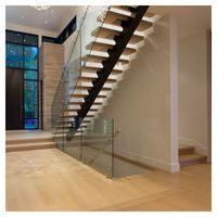 Escalier en bois résidentiel CBMmart avec poutre centrale en acier inoxydable et finition satinée, design moderne, escaliers résistants à l'eau