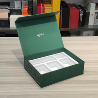 Boîte cadeau de luxe personnalisée en carton rigide noir pliable avec poignée en ruban, impression quadricolore, vente en gros