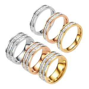 Bijoux en acier inoxydable Bagues de luxe en zircon cubique Bague d'amoureux de mariage pour femme Bague en acier 316 titane Plaqué or 18 carats Vente en gros - Product Image 3