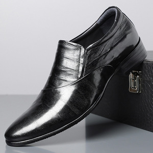 Chaussures habillées en cuir noires à bout pointu et talon bas pour hommes, idéales pour le bureau et les occasions formelles - Product Image 1