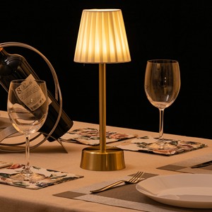 Lampada <span class=keywords><strong>da</strong></span> Tavolo Ricaricabile Senza Fili in Alluminio, Grado di Protezione IP54, con Telecomando, Pezzo Decorativo Elegante per Camera <span class=keywords><strong>da</strong></span> Letto - Product Image 2