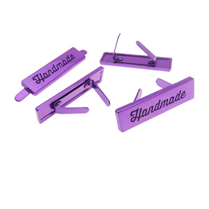 Étiquettes de vêtement faites à la main en métal étiquettes bricolage vêtements sacs fait à la main lettre étiquette couleur violette - Product Image 4