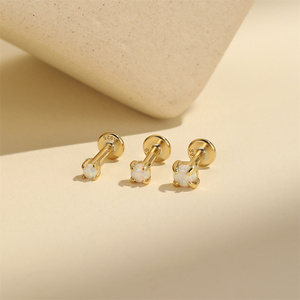 Piercing Labret en Argent Sterling S925 Plaqué Or 18K avec Opale Blanche, Petit Clou Minimaliste à Dos Plat pour Cartilage, Hélix, Tragus - Product Image 2