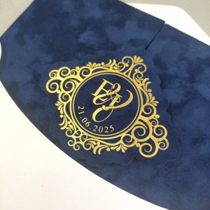 การ์ดเชิญงานแต่ง<span class=keywords><strong>ง</strong></span>านแบบซองใส่การ์ด กำมะหยี่สีน้ำเ<span class=keywords><strong>ง</strong></span>ินหรูหรา ปั๊มฟอยล์ทอง พร้อมอะคริลิคใส  ขอ<span class=keywords><strong>ง</strong></span>ขวัญสำหรับแขก - Product Image 3