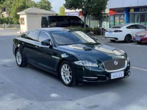 La <span class=keywords><strong>Jaguar</strong></span> XJ XJL 3.0 Panoramic Business Edition 2012, essence professionnelle, est au <span class=keywords><strong>prix</strong></span> d'un véhicule économique conforme à la norme Euro 5. - Product Image 3