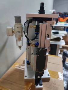 Máquina Etiquetadora Neumática Automatizada Booster T-600 con Construcción de Plástico y Acero - Product Image 5