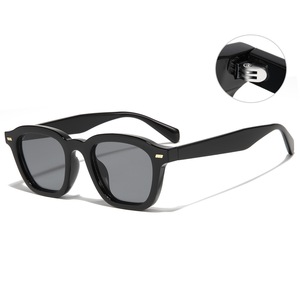 Nouveauté Lunettes de soleil de luxe pour hommes et femmes Cadre carré Lunette de soleil de créateur avec verres UV400 - Product Image 1