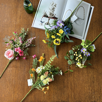 Vente en gros de fleurs artificielles de marguerites sauvages de haute qualité, fabriquées à la main en plastique, pour décorations de Pâques et de Noël