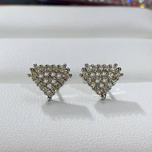 Pendientes de tuerca piramidales de moda, chapados en oro blanco, con circonita redonda de corte brillante y engaste de garra, joyería de moda para fiesta para mujer - Product Image 4