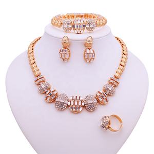 हॉट सेल उच्च गुणवत्ता वाले फैशन 2024 हॉट सेलिंग ज्वेलरी चार हाई-एंड महिलाओं के ज्वेलरी सेट के भारतीय लक्जरी शादी के आभूषण सेट - Product Image 4