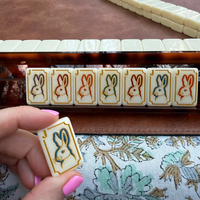 160 Pièces de Mahjong de Luxe American Sunday, Tuiles de Mahjong Colibris, Lapins Porte-Bonheur comme Cartes Joker, Lapin Beige à Couche Unique
