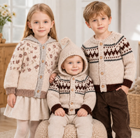 Cardigan à capuche pour enfants, motif Fair Isle, avec pompons, manches longues, boutons en bois, épais et respirant, tricoté pour tout-petits, OEM ODM