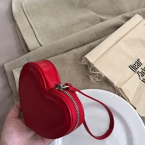 Factory Direct 2023 Red PU Leather Ladies Handbag Kawaii Heart Shaped Coin Purse Wrist Bag Zipper Cash Lipstick Clutch Bag