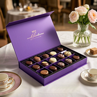 Boîte à chocolat magnétique pliable personnalisée violette avec plateau divisé et couvercle uni pour la vente de truffes et de confiseries
