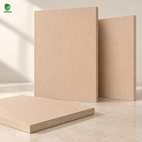 Contreplaqué recouvert de placage linéaire couleur crème pâle Jinbase W-KJ-017, qualité E0, 1220x2440mm, base en bois.