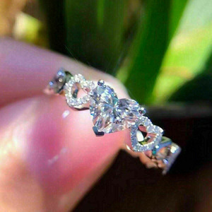 Anello a forma di cuore per donna, semplice e romantico, regalo di San Valentino, elegante accessorio quotidiano per la mano - Product Image 1