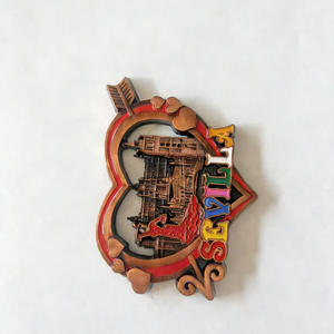 Aimant de réfrigérateur souvenir en métal en forme de cœur personnalisable avec danseur de flamenco de la cathédrale de Séville - Product Image 5