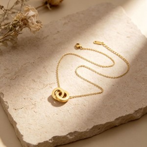 Collana con Doppio Anello a Numeri Romani in Tungsteno Senza Colore, Catena Leggera di Lusso Elettroplaccata per Donna - Product Image 4