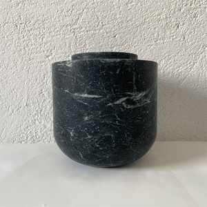 Vase de table cylindrique en pierre de marbre Verdi Alpi sculpté à la main de qualité supérieure - Product Image 1