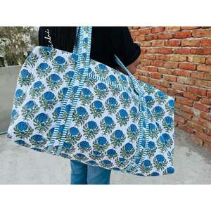 Cubrecama de algodón Kantha con diseño pensado, con influencia de estampados culturales y textura suave para un hogar relajado y acogedor. - Product Image 5