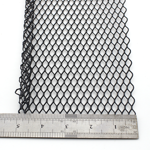 Malla de acero expandido perforada y soldada con recubrimiento de polvo negro para protección de canalones, bloqueo de desechos en todo tipo de clima para drenaje de techos - Product Image 5