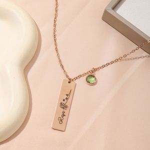 Collar con Placa de Acero Inoxidable Personalizada con Nombre, Letra y Flor del <span class=keywords><strong>Mes</strong></span> de Nacimiento, Grabado Láser, para el Día de la Madre - Product Image 1