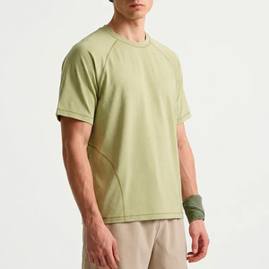 Camiseta Deportiva de Manga Corta para Hombre Healy, Cuello Redondo, Absorbe la Humedad, Color Sólido, Poliéster, Corte Regular, Amarillo - Product Image 1