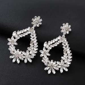 Pendientes de Lujo con Circonitas Cúbicas Microincrustadas, Estilo Geométrico Clásico, Joyería de Novia para Mujer - Product Image 2