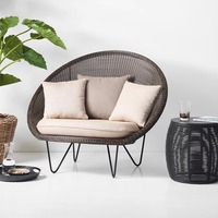 Ensemble de meubles de jardin, table basse circulaire en teck, fauteuil de repos individuel, design créatif, balcon, parc, villa