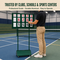 Tableau de score de tennis professionnel sur pied avec cadre en aluminium, design à fentes et roulettes pour clubs, académies et terrains