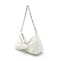Sac YIEYIE Tendance en Similicuir Blanc Nuage Léger et Plissé avec Fermeture Éclair et Détail Chaîne Métallique – Marque Originale – Vente au Détail