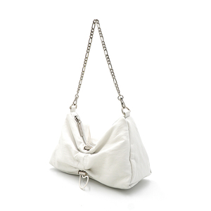 Best-seller, article très demandé, fabriqué en Corée, sac léger en similicuir blanc nuage avec détail chaîne métallique et poche intérieure - Product Image 5