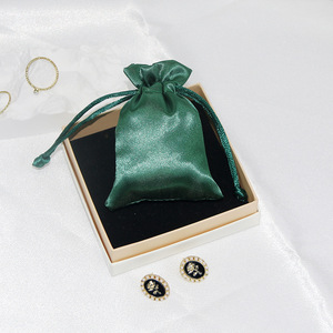 Bolsas de Regalo Personalizadas de Lujo de Satén de Seda con Cordón para Pelucas, Sombreros, Zapatos, Gorras de Béisbol y Paquetes de Cabello - Product Image 4