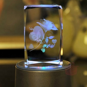 Cubo de cristal K9 con láser 3D, Rosa, con base LED decorativa, pisapapeles - Product Image 2