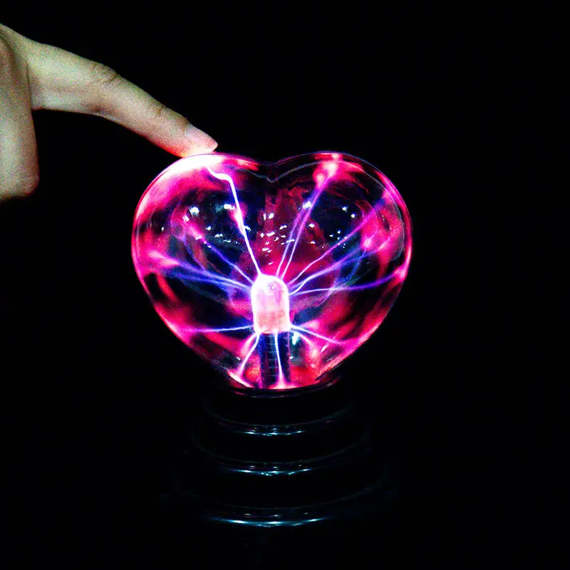 للبيع بالجملة مصباح كروي كهربائي بلازما على شكل قلب خفيف ببطارية 4 * AA يعمل بشكل آمن