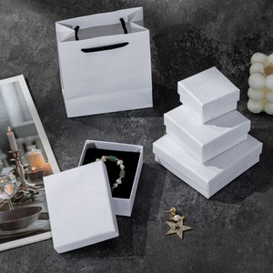 Caja y Bolsa de Embalaje de Joyería de Lujo Blancas y Negras al por Mayor, Caja para Pulseras, Collares y Pendientes con Tapa y Base, con Logotipo Personalizado - Product Image 6