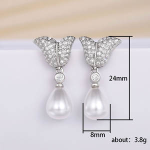 E2163 Orecchini pendenti a forma di farfalla in oro bianco con perle finte AAA rotonde placcate in argento, gioielli da sposa classici da donna - Product Image 6