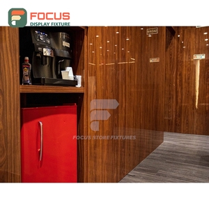 Sistema de Exhibición de Aluminio para Tiendas Minoristas Industriales, Diseño de Distribución de Espacios en Tiendas, Tienda de Ropa de Franquicia - Product Image 3