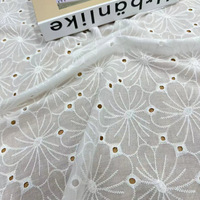 Tissu en dentelle brodée ajourée en pur coton résistant à l'abrasion, motif floral, perforations bilatérales pour printemps/été