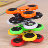Toptan Üç Parmaklı Fidget Spinner El Döndürücü Taşınabilir Stres Giderici Duyusal Masa Oyuncağı Çocuklar Yetişkinler için OEM Özel Logo