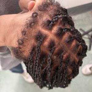 Perruques Lace Frontale Complète Tressées Box Braids 100% Cheveux Humains Vierge Remy Brésiliens Alignés Cuticule HD Lace Complète Nœuds Petits Décolorés Ultra Naturels - Product Image 1