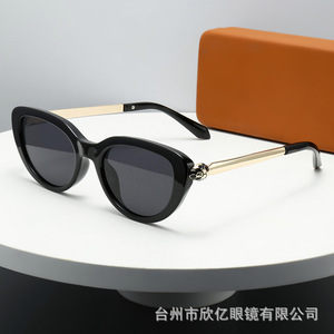 Gafas de Sol de Ojo de Gato para Mujer, Montura Completa de Metal, Protección UV400, Ligeras, Duraderas, Modernas, con Ajuste Cómodo - Product Image 3