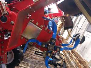 Machine de sol agricole multifonctionnelle de <span class=keywords><strong>haute</strong></span> qualité 30CM profondeur de tranchée épandeur d'engrais planteur d'oignon - Product Image 4