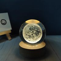 Lampe de nuit 3D Art Science Planète Gravée, LED RGB Blanc Chaud, Base en Bois, Boule de Cristal Système Solaire, Veilleuse pour Cadeaux