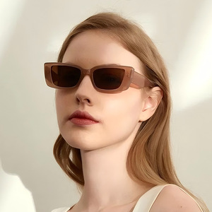 Occhiali da Sole Personalizzati per Donna con Montatura Piccola a Occhio di Gatto, Stile Retrò alla Moda con Protezione UV400, Lenti Colorate - Product Image 4