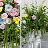 Sphères florales artificielles colorées et douces aux tons pastel, décoration florale de mariage sur le thème du printemps