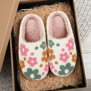 Livraison rapide nouveau Style personnalisé hommes mignon floue <span class=keywords><strong>grande</strong></span> <span class=keywords><strong>taille</strong></span> bout rond intérieur femmes Noël Stock maison chambre pantoufles - Product Image 1